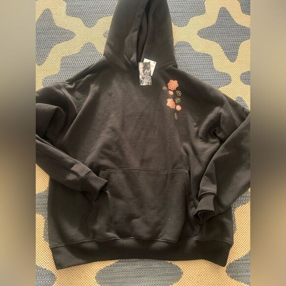 Women's Tupac hoodie nwt - Picture 1 of 5